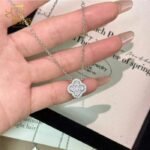 【銀蝶坊】閃耀四葉草項鍊輕奢小眾高級感爆閃氣質吊墜鎖骨送女友禮物