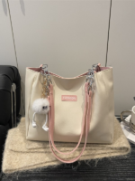【銀蝶坊】鍊條吊飾托特包簡約大容量肩背包質感百搭通勤日常女包：圖片 6