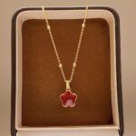 【銀蝶坊】紅色雙面花朵項鍊氣質小紅花吊墜 金色系百搭鎖骨鍊：圖片 3